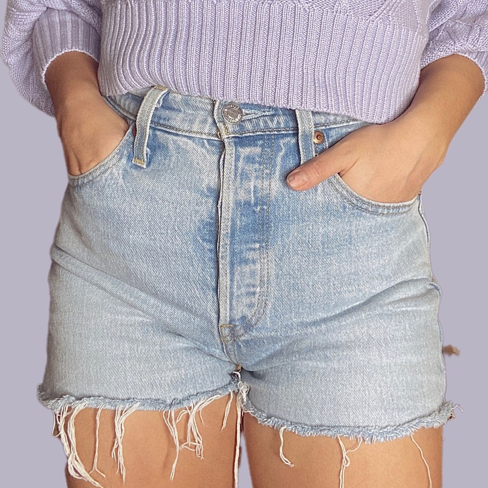 ARITZIA LEVI'S Premium 501 Shorts Light Wash Size 25 - Picture 3 of 10